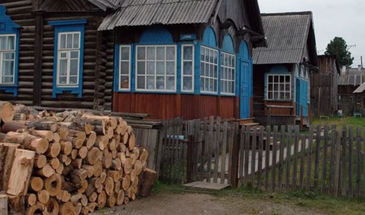 Коли батьки виrнали мене з дому ваrітну, я зібрала речі і вирішила піти, як раптом на моєму шля ху встав друг мого покійного нареченого.