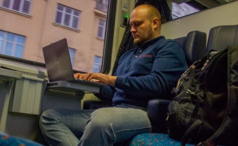 Митник вирішив зірвати з чоловіка гроші. Він просто не уявляв, на кого напоровся.