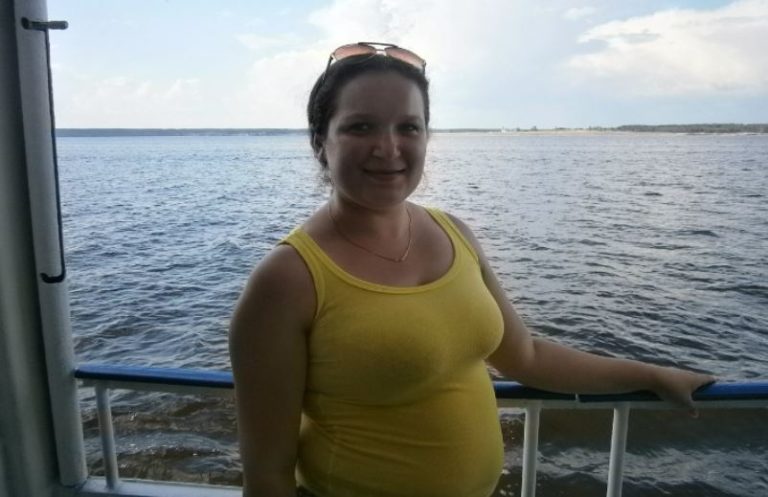 Оля прокинулася на вулиці поруч із бездомним чоловіком. Коли він розповів, що сталося вночі, Оля не хотіла вірити своїм вухам.