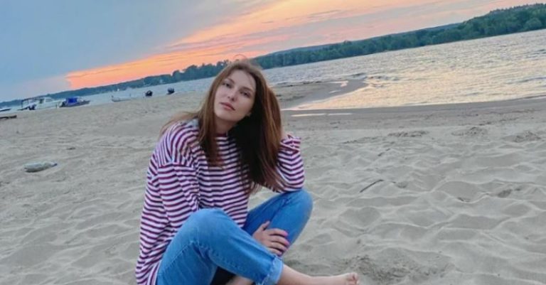 Побачивши у своєму магазині хлопця у вiйськовій формі, таня завмерла на місці: «невже син повернувся?»