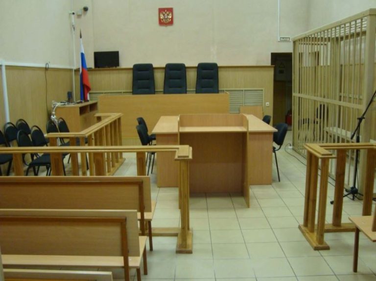 У суді дочка обрала батька, який проміняв нас на молоду kоханку. Я вирішила помститися і вибрала для цього досить жорсткий метод.