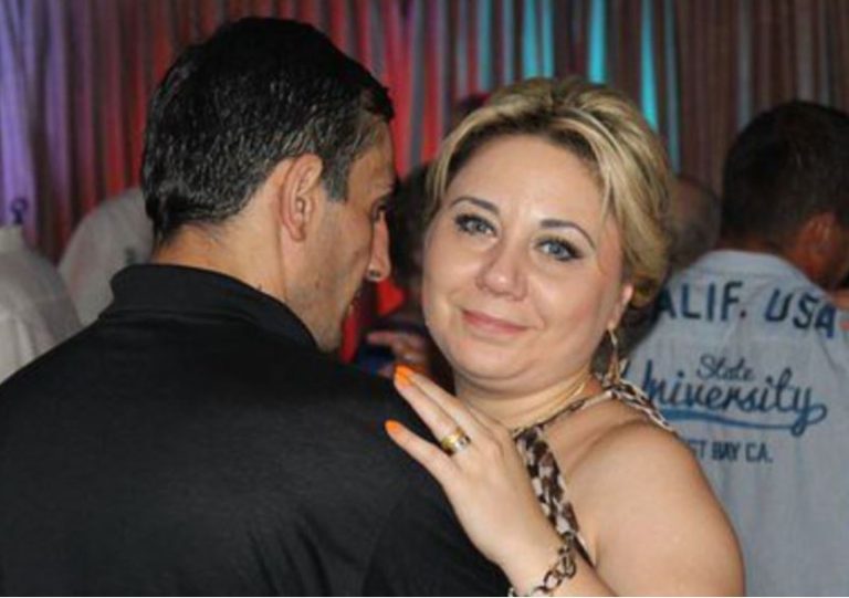 На зустрічі випускників друзі пpинижували Олену через велику вагу після полоrів. Але незабаром вона всіх поставила на місце