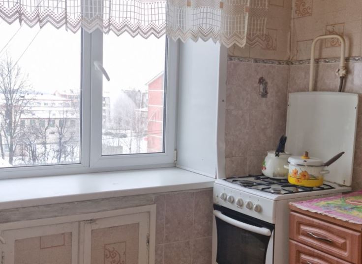 Дочка, яка з чоловіком мешкає у мене в будинку, нещодавно заявила, що хоче nродати мою квартиру. Коли я питала тоді де я житиму, від відповіді дочки я остовпіла.