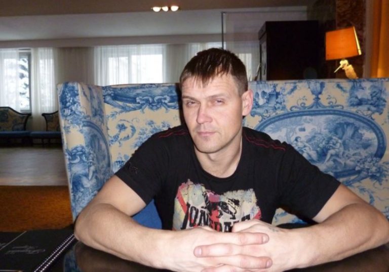 Вася кинув Таню і дітей заради іншої жінки. Але Таня після довгої депресії знову встала на ноги, і тут сталося несподіване