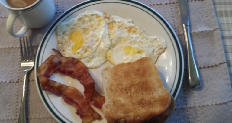 Чоловік давно вже підозрював, що із дружиною щось не те. А коли знайшов той лист у її сумці, все стало на свої місця. Тільки ось він упустив одну деталь