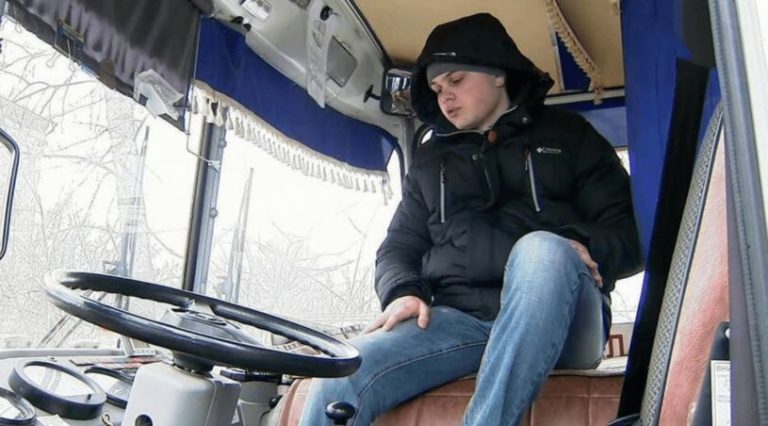Студент-першокурсник врятував всіх пасажирів автобуса, не розгубившись в скрутну хвилину і миттєво зреагувавши на ситуацію