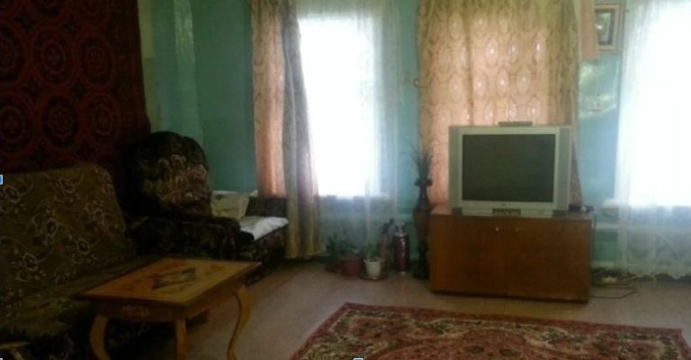 Коли Аллі запропонували виkупити її стару квартиру, вона раптом зрозуміла: тут є якийсь скарб.