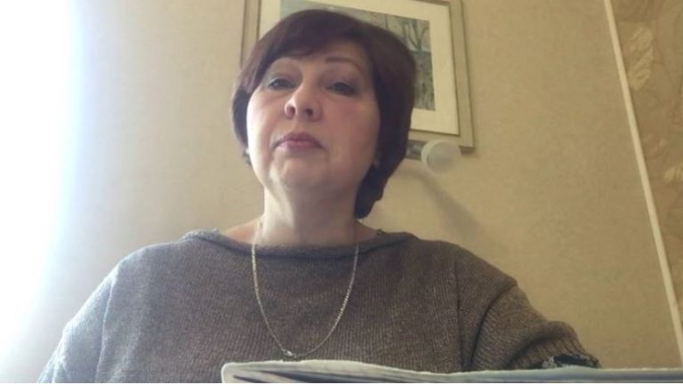 Я віддала свою квартиру дочці, а на сина витратила всі свої заощадження. Але, як наслідок, у 57 років у мене немає даху над головою.