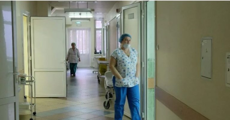 Коли вже не було жодного шансу, Діма підійшов до тіла дружини і слізно попросив не залишати їх. А за кілька секунд трапилося справжнє диво!