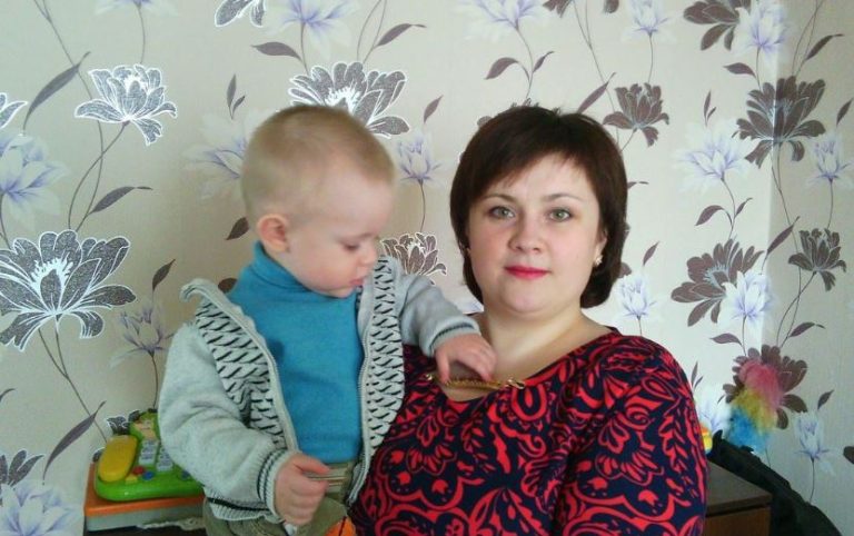 Зібралися гості: рідні, друзі, колеги. І ось при всіх, мій чоловік назвав мене своєю домробітницею. Сором но йому стало за мене, бачте.