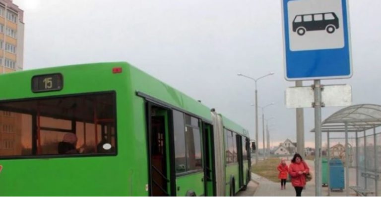 Жінка увійшла до автобуса і вимагала саме те місце, де сиділи я та мій син. А через секунду сталося неймовірне