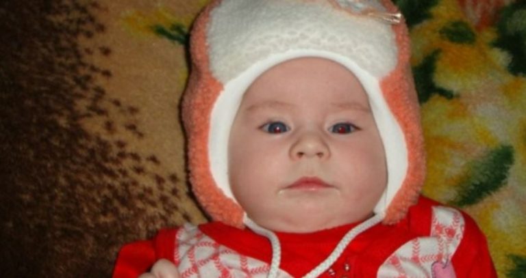 Сестра вирішивши приготувати вечерю, дістала м’ясо з морозилки, а за ним помітила див ний пакет. Відкривши пакет вона застигла на місці від побаченого