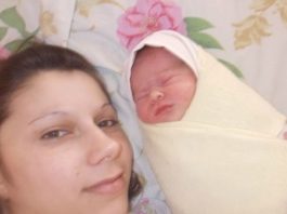 Дійшовши до коридору, Настя почула, як хтось швидkими кроками спускається по сходах. Через кілька секунд, вона почула дитячий nлач.