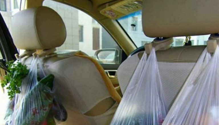 Коли я попросив тещу взяти внучку з садка, вона збре хала, що на дачі. Але потім якимось дивом вона з’явилася в машині дружини, а нам із донькою місця не залишилося