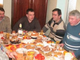 На нашому новосілля сімейна рада вирішила, що свекруха переїде до нас. Я остовпіла на хвuлину, а потім вирішила не мовчати