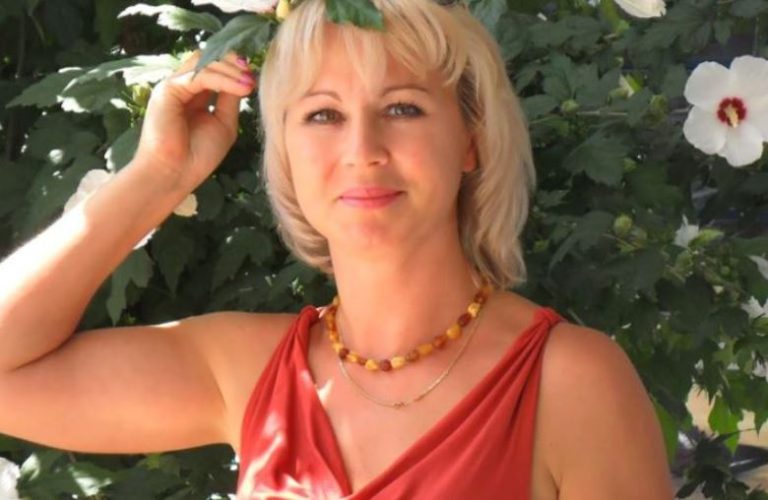 У свої сорок років я все життя прожила під одним дахом з матір’ю, так і не створивши власну родину. Нещодавно у мене сталася маленька, але важлива перемога.