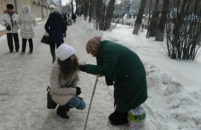 У найваж чий період мого життя я допомогла бабусі перейти дорогу, і це змінило моє життя