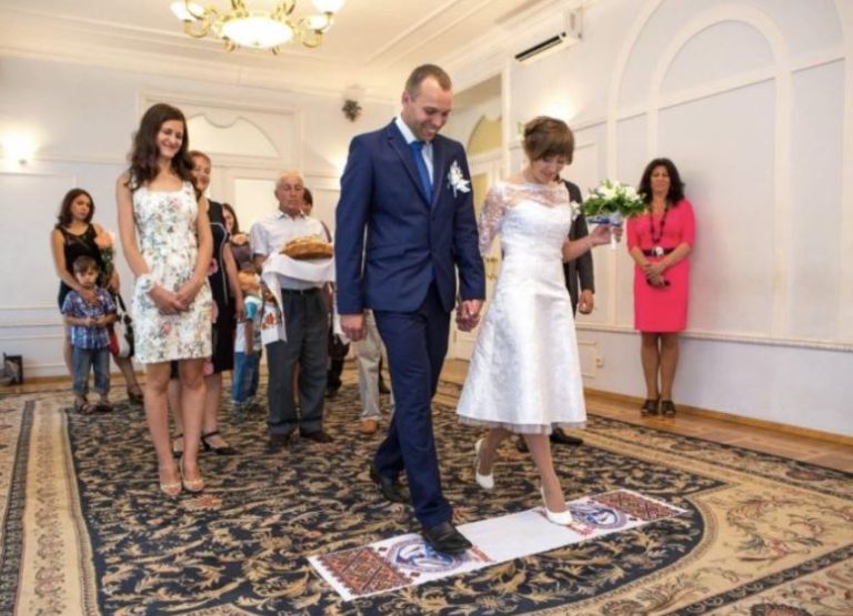 Перед весіллям я вирішив перевірити свою кохану на вірність, тому що в мене закралися сумніви.