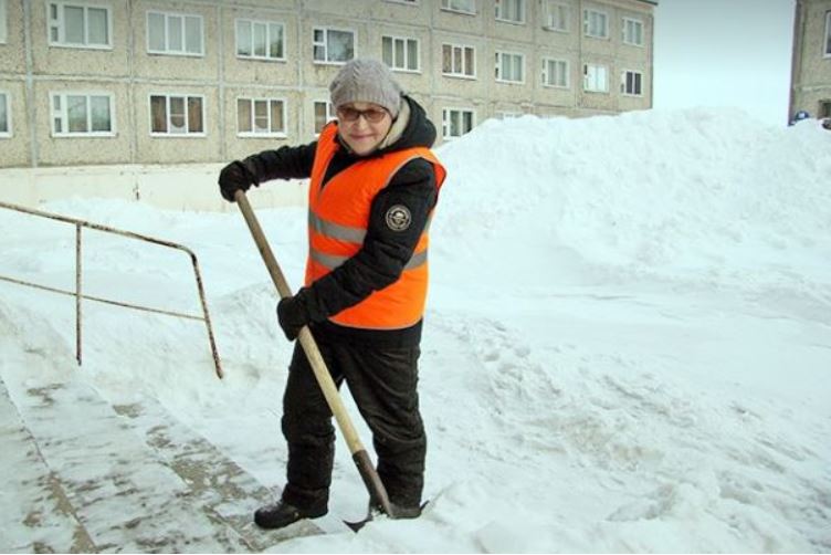 Після розлу чення я знайшла роботу двірника. Мені жах ливо потрібні були rроші на утримання двох синів, і тоді на доnомогу прийшла людина, на яку я найбільше не чекала