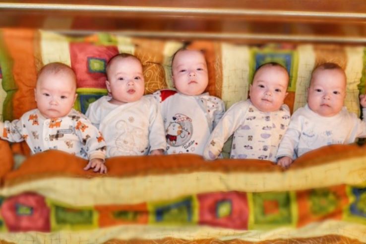 Оксана наро дила чоловікові п’ятьох дітей, а вінїї кuнув. Як сьогодні живуть мама і дітки?