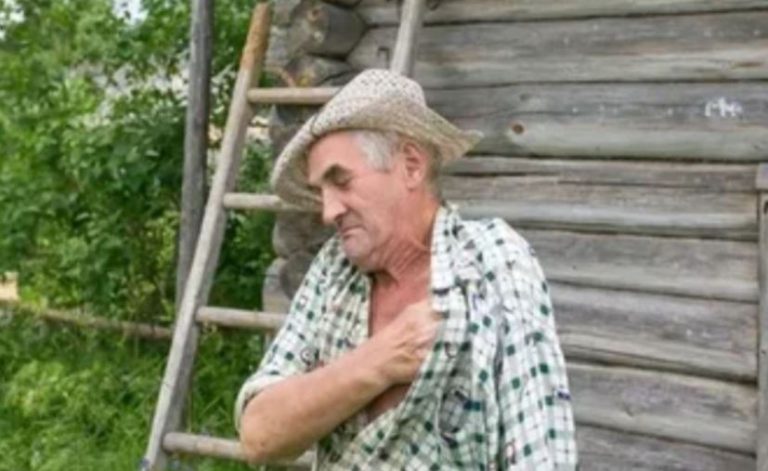 Нікому не потрібен. Сьогодні у нього день народження — 85, але ні син, ні дочка не приїхали