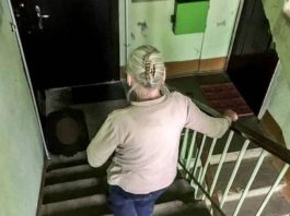 Коли сусідка дізналася, що чоловік, який живе зі мною – мій чоловік, вона зблідла і вбігла. А наступного дня до нас з’явився дільничний.