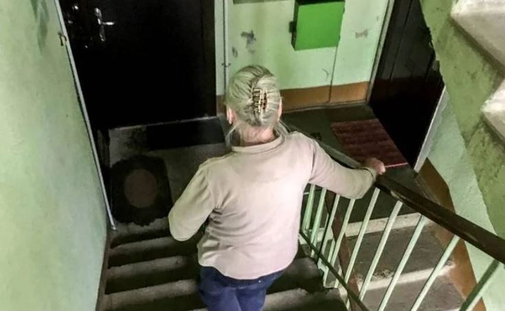 Коли сусідка дізналася, що чоловік, який живе зі мною – мій чоловік, вона зблідла і вбігла. А наступного дня до нас з’явився дільничний.