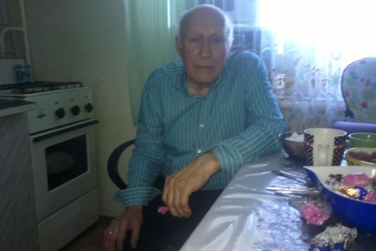 Коли я отримав дім від дідуся, зателефонувала мама і заж адала, щоб я віддав його сестрі