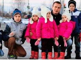 Дівчина прийняла рішення вийти заміж за самотнього батька шістьох дітей. Як склалося їхнє життя в результаті? Як вам здається, чи правильно вчинила дівчина