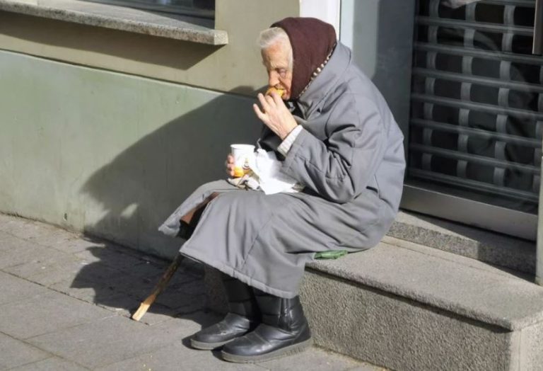 Притуливши у себе вдома стареньку бабусю, ми й уявити не могли, яким дивом це обернеться!