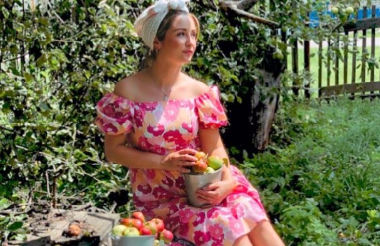 Олексій вирішив провести неділю із родиною у рідному селі. Але він не очікував знову зустріти там Олену – своє перше кохання.