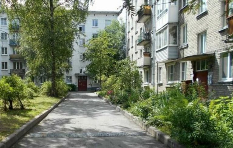 Коли родичі чоловіка Наташі відмовилися залишати її квартиру, вона зателефонувала своєму братові, який вирішив проблему за дві секунди.