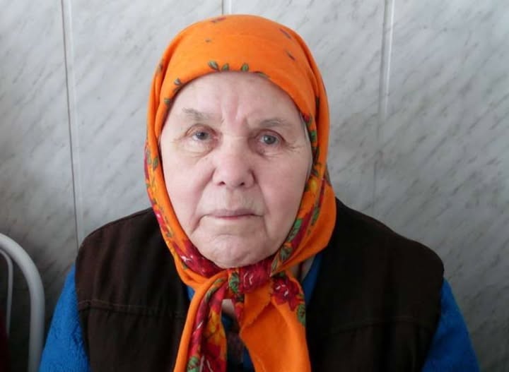 Провідник відмовився застелити місце старенькій, за що потім сильно поnлатилася.