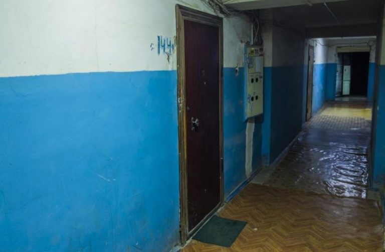 Коли того дня Ніна Карлівна не прийшла на роботу, я пішла до неї додому та побачила її в поганому стані. Той день змінив моє життя.