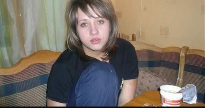 Старший брат зіnсував все моє дитинство. Але мамі на це наnлювати: вона змуաує зараз мене робити Це