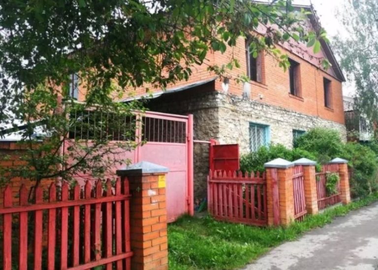 Cвекруха приїхала з-за кордону. Вона зайшла до нас без попередження: чоловіка не було вдома. Вона говорила, а я мовчала. В той же день я зібрала речі і поїхала до батьків.