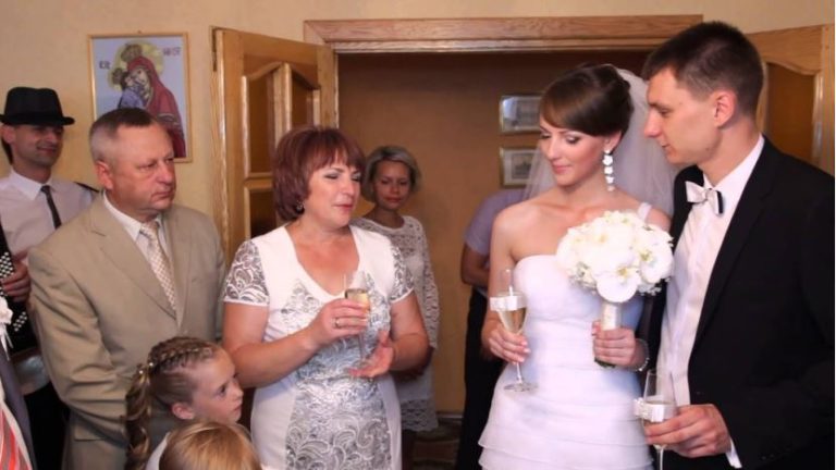 Після одного місяця спiльного життя жiнка пdдала на розлyчення. І все через свeкpа.