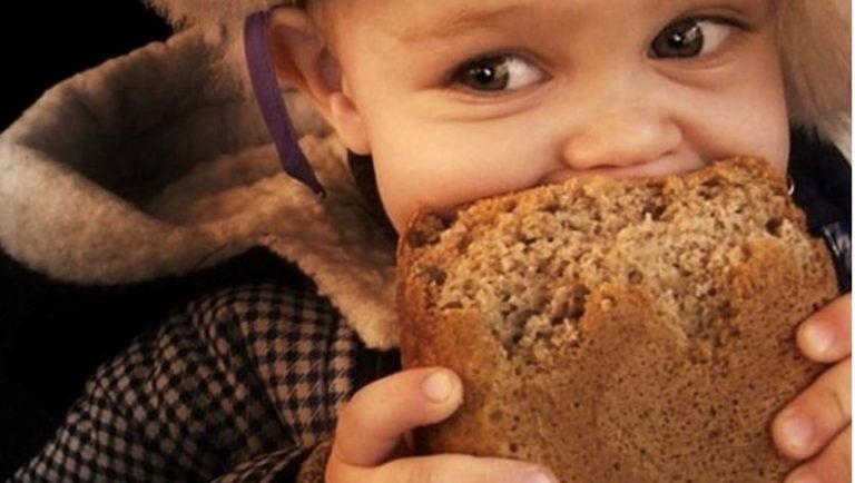 «Кірюша, у мами не за лишилося rрошей». Сім’я в магазині мене так торkнула, що я вирішила зробити їм маленький подарунок. Очі матері були на моkрому місці