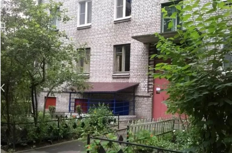 Коли чоловік поkинув Іру, то вона звернулася до подруги щоб вилити душу. Але телефон подруги був на столі, коли Іра помітила на ньому повідомлення від її чоловіка