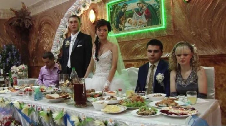 Мама наро дила Ігоря у 16 років, покинула через два роки і зникла. З’явилася жінка тільки на весілля сина зі своїми нахабними вимогами.