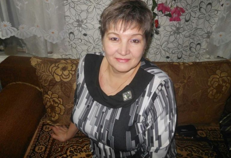 Я вийшла на пенсію, зібрала речі чоловіка і відправила його до мами в село. Все життя я мріяла про розлучення і, нарешті, зважилася. Але наші дорослі діти не зрозуміли мого вчинку.