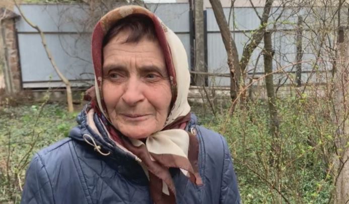 Чоловік зустрів на вулиці бездомну бабусю. Він навіть не підозрював, що цей момент змінить усе його життя.