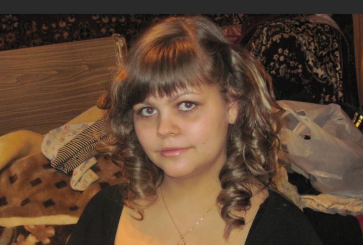 Коли Ніна поверталася ввечері з озера, то побачила біля свого будинку велику чорну машину. Навряд чи вона здогадувалась, хто в ній сидить