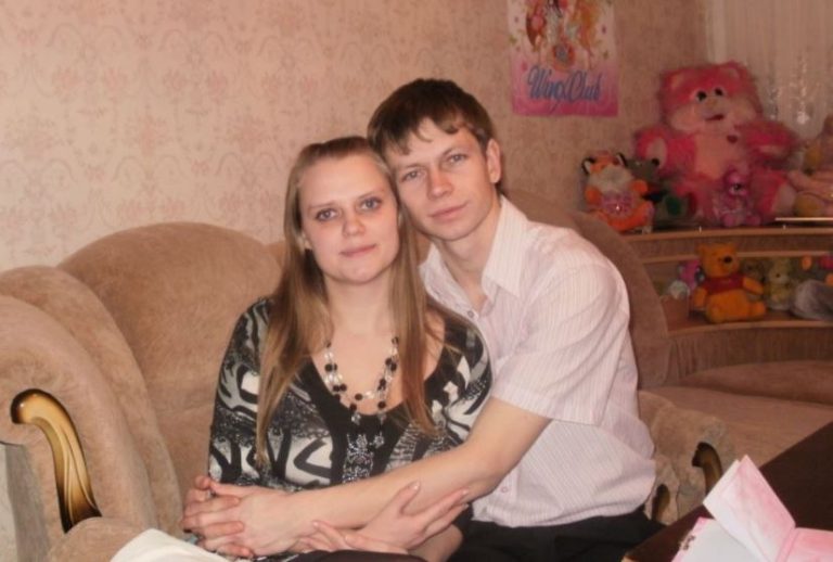 Заборонене кохання: Сашко та Ліза не повинні були закохуватися, адже вони доводилося один одному зведеними братом та сестрою.