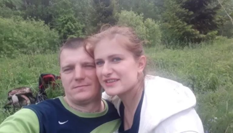 Ганна вийшла до хліву доїти корову, як раптом почула ди вний галас. Прислухавшись, вона з жа хом зрозуміла, що в кущах плаче немовля