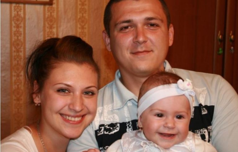 «А ви куди це зібралися посеред ночі? Дітей навіщо збираєш?» — запитав він дружину. «Ми йдемо від тебе».