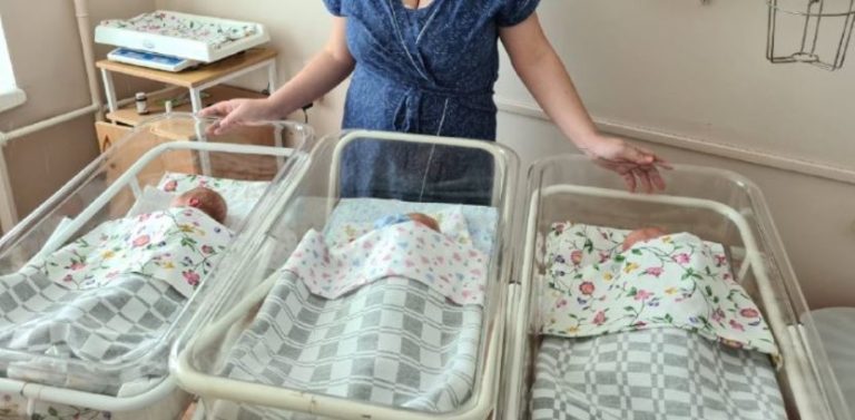 Українка народила незвичайну трійню. Таке вперաе у лікарській практиці.