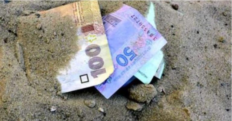 Я знайшла на вулиці гроші і зробила так, як вчила мене мама. З того дня моє життя змінилося назавжди!