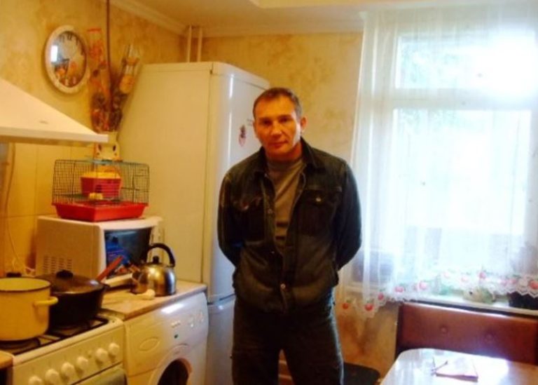 Чоловік покинув дружину з дитиною, а повернувся через 15 років із дуже дивним проханням. Ось як його відповіла вже доросла дочка