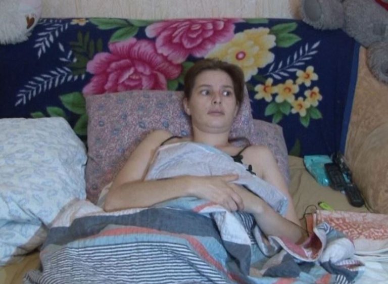 Прокинувшись уночі, не виявила чоловіка поруч, а коли встала і пішла шукати його по дому, то розкрила його жа хливу таємницю